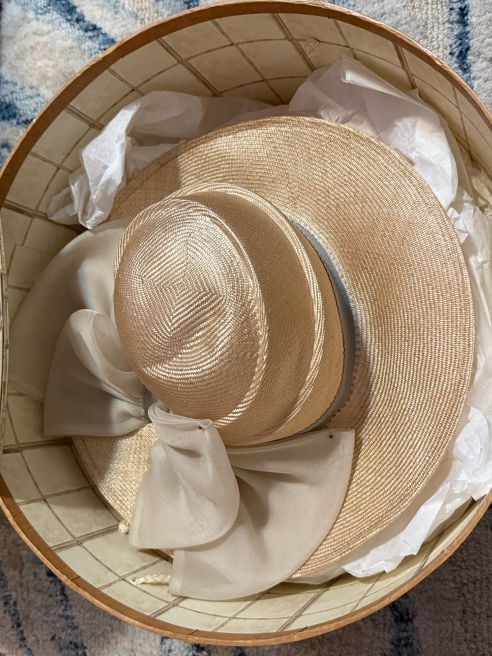 Mr John Vintage Elegant Women's Wide-Brim Straw Hat with Cream Bow